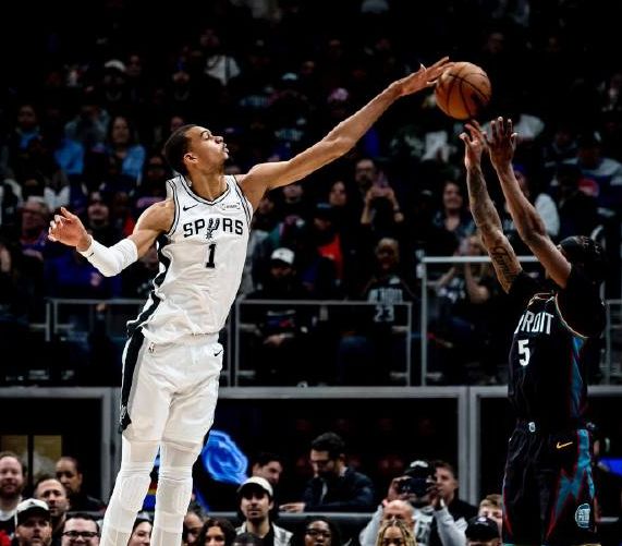 文班亚马统治力爆棚 马刺两连胜迎季后赛冲击