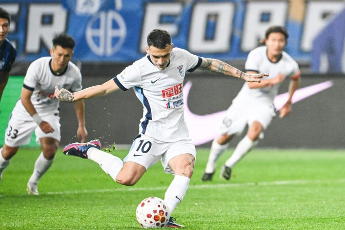 河南队主场迎战武汉三镇争夺负分清零