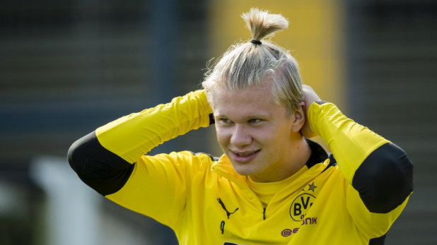 哈兰德英超射手榜领跑优势显著 金靴争夺战悬念