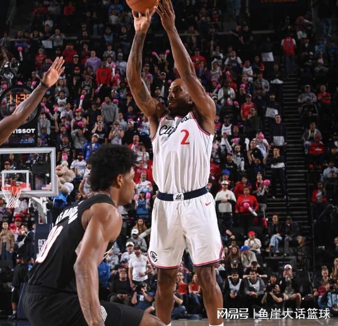 开拓者力克快船霍勒迪30分助球队重返西部第八