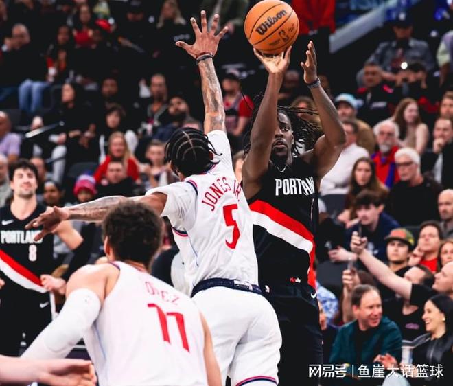 开拓者力克快船霍勒迪30分助球队重返西部第八