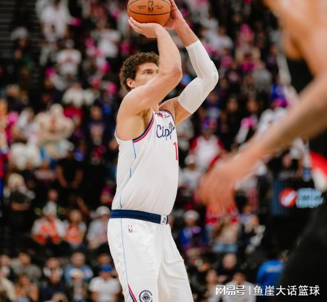 开拓者力克快船霍勒迪30分助球队重返西部第八