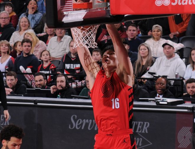 杨瀚森NBA首秀技术犯规 首发出场6分4篮板